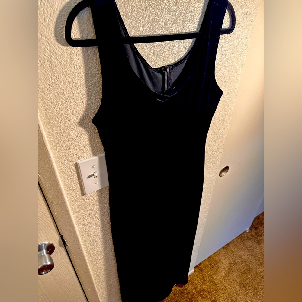 Crimson by Lawrence Kurtz, Elegant Black, velvet, Sleeveless Dress. Size 14.
